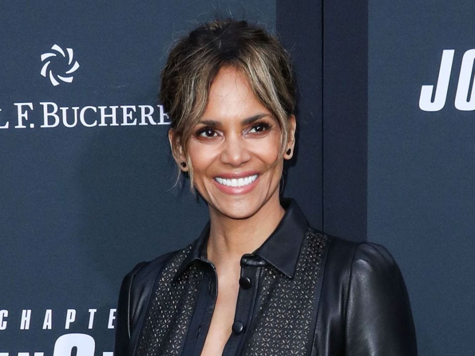 Halle Berry Says First-Ever Kiss Was With Her Best Girlfriend