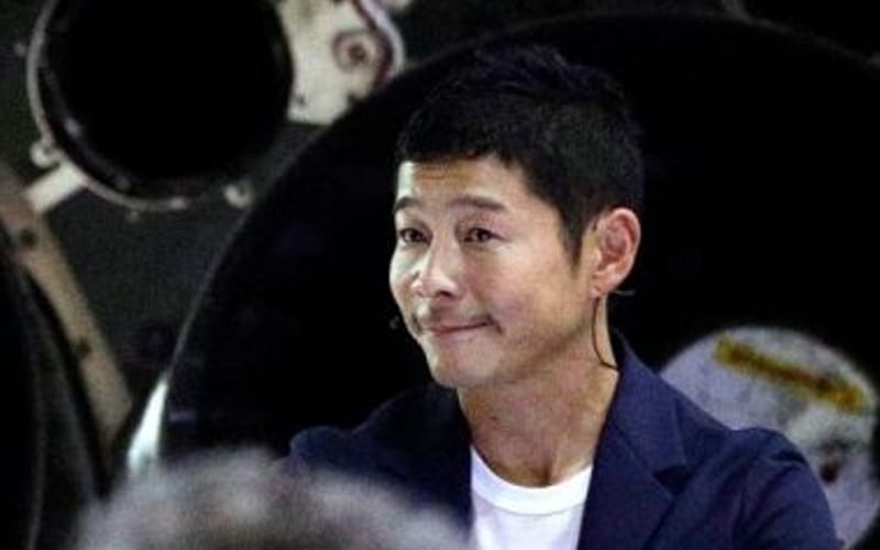 Japanese Billionaire Holds Challenge & Offers Free Trip To & Back From The Moon To Winners