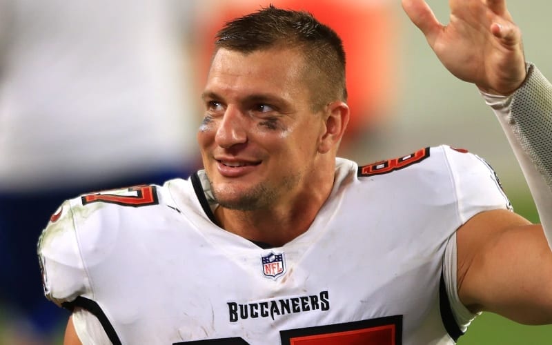 Rob Gronkowski Signs Massive New Deal With Tampa Bay Buccaneers