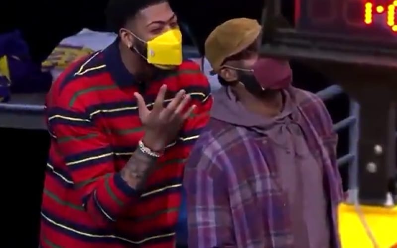 LeBron James & Anthony Davis Go Viral Clowning Around During Lakers Game
