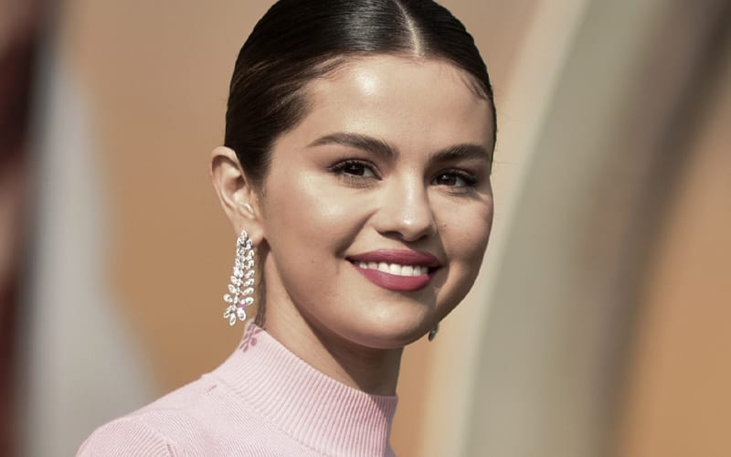 Selena Gomez Reveals New Piercing