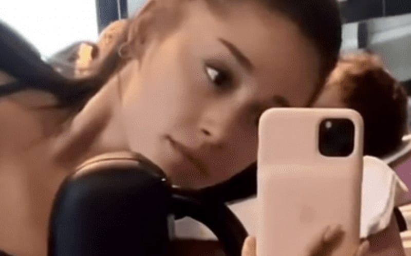 Ariana Grande Ends Selfie Break With No-Make Up Workout Photo