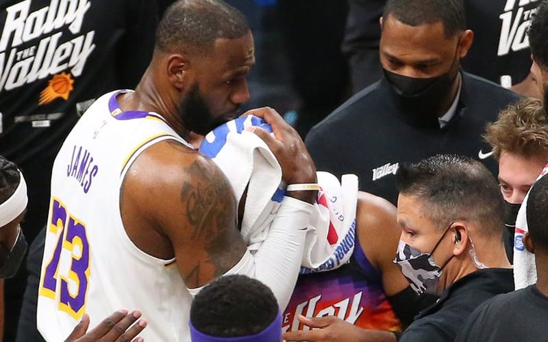 LeBron James Shows True Class While Checking On Chris Paul During NBA Playoffs