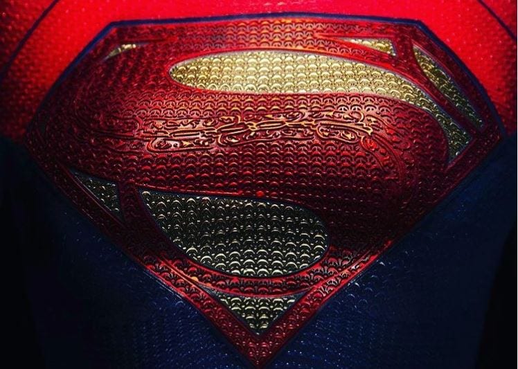 Supergirl Gets New Costume For The Upcoming Flash Movie