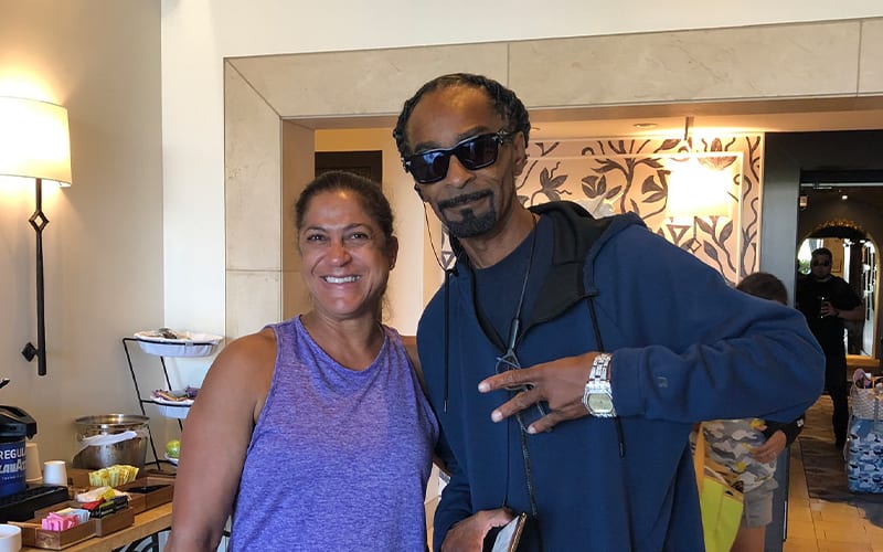 Man Posts Photo Of His Mother Meeting “Snoop Dogg” & Gets Clowned Online