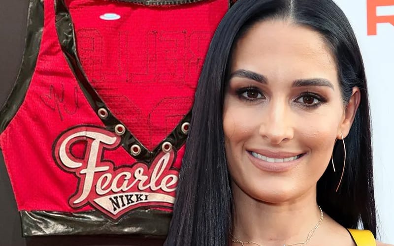Fan Uncovers Nikki Bella’s Lost Gear & She Sends It Back To Him Autographed