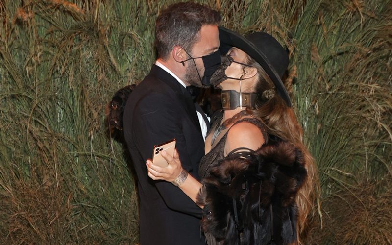 Jennifer Lopez & Ben Affleck Kiss Through Face Masks At Met Gala