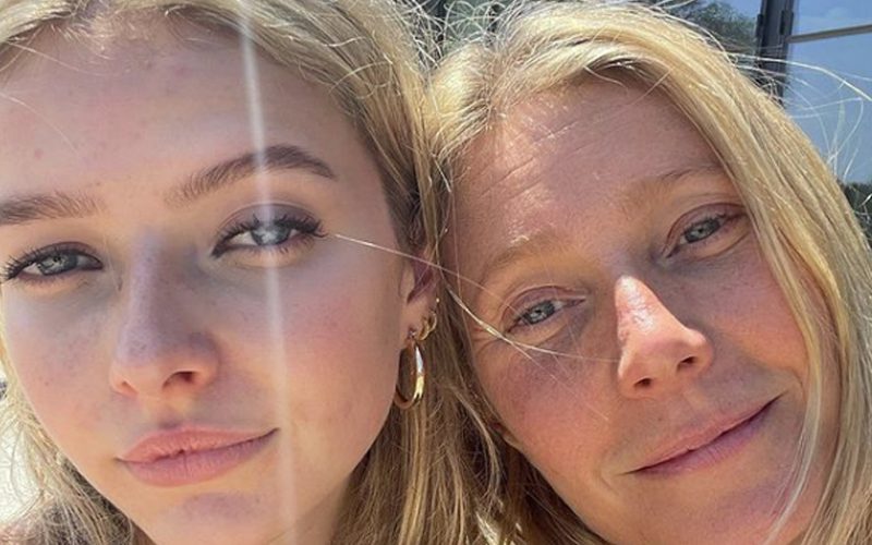 Gwyneth Paltrow & Daughter Apple Are Absolute Look-Alikes