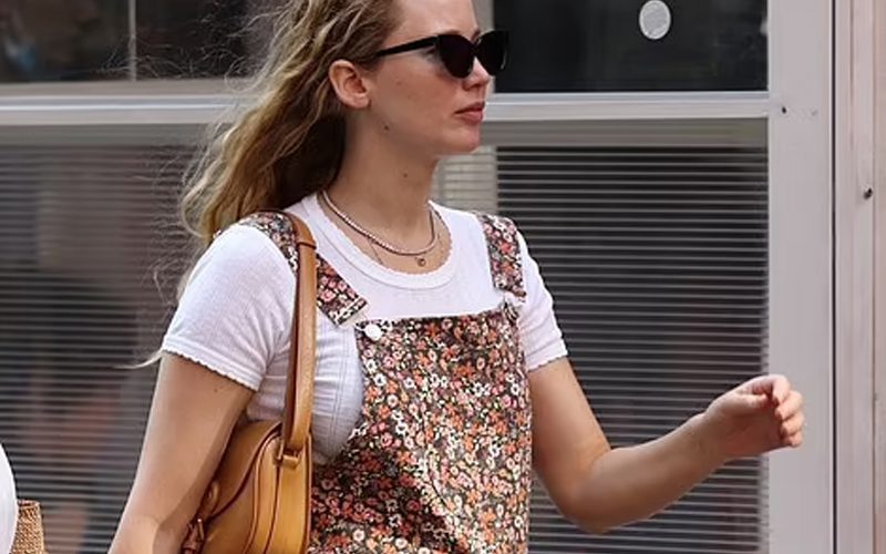 Jennifer Lawrence Reveals Baby Bump For The First Time Since Pregnancy