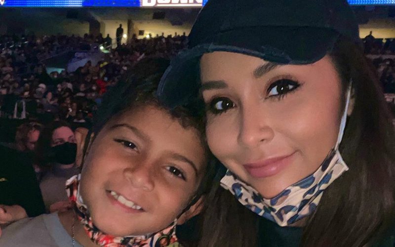 Jersey Shore Alum Snooki Brings Son To First WWE SmackDown Event