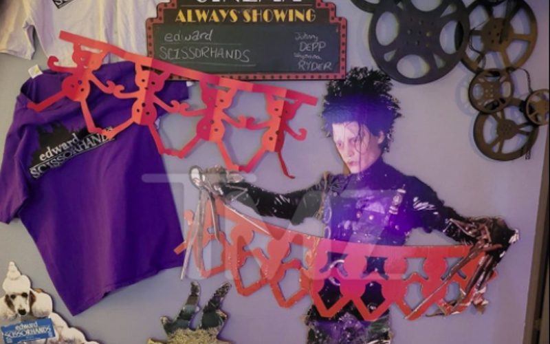 Edward Scissorhands Superfans Turn Boggs House Into A Museum