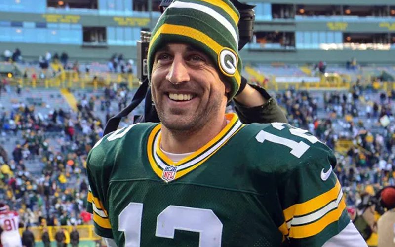 Aaron Rodgers Mocks Chicago Bears Fans In Epic Fashion