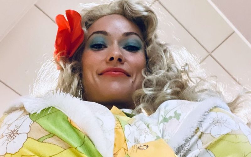 Olivia Wilde Goes All Out With Bouncy Dolly Parton Halloween Costume