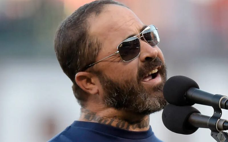 Staind Singer Aaron Lewis Stops Concert To Rant About The Democrats
