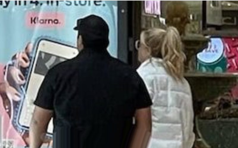 Britney Spears Hits Up Shopping Mall Before Thanksgiving