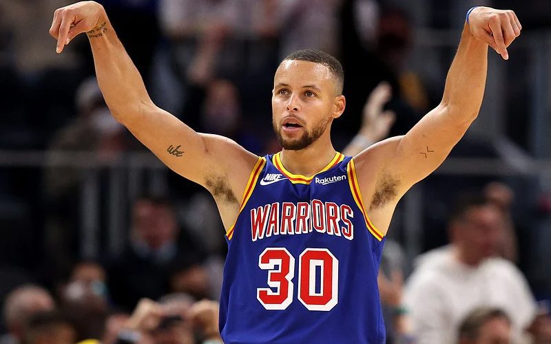 Steph Curry Breaks Ray Allen’s All-Time Three-Pointers Record