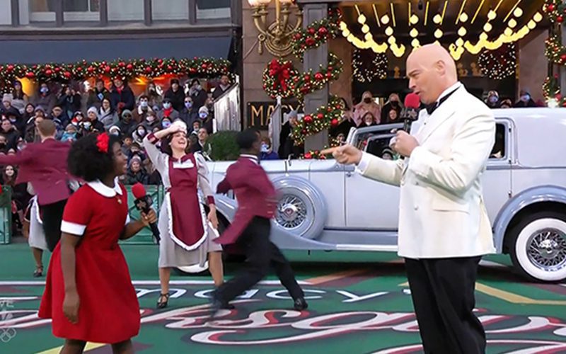 Harry Connick Jr. Shows Off Bald Look As Bald Daddy Warbucks At Macy’s Parade