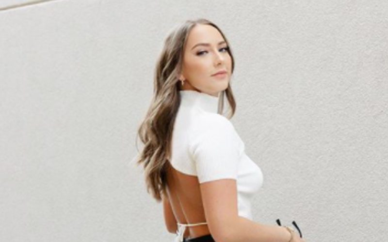 Eminem’s Daughter Hailie Jade Mathers Stuns In Crop Top & Tight Leather Pants