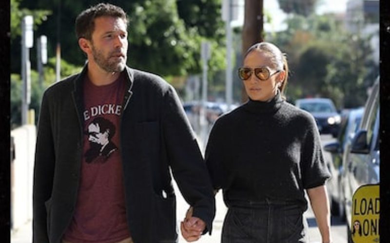 Ben Affleck & J.Lo In Full-On Public Couple Mode