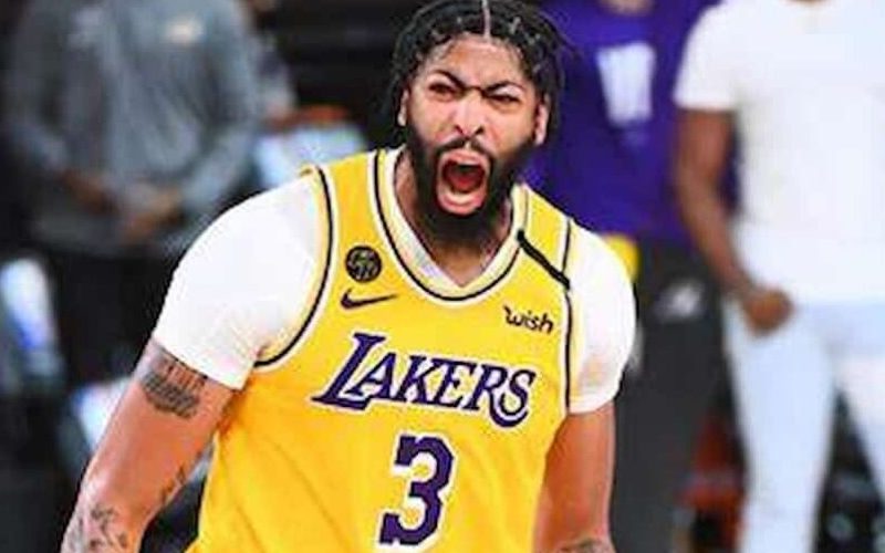 Anthony Davis Ejected From Lakers Game For Tying His Shoe