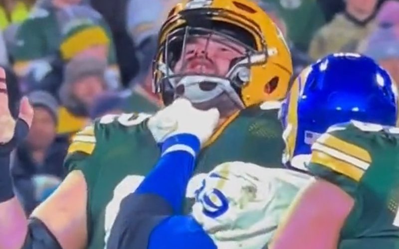 Rams’ Aaron Donald Chokes Packers’ Lucas Patrick During Play