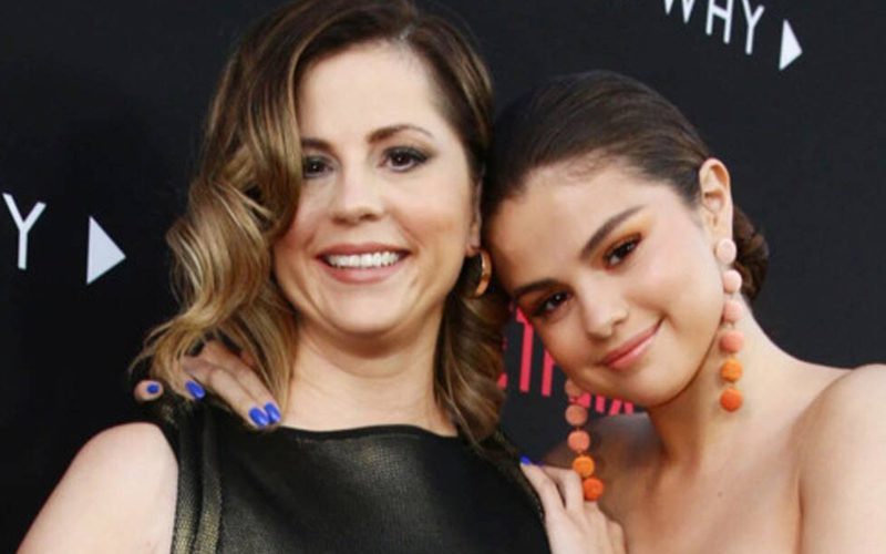 Selena Gomez’s Mom Had Days To Live From Double Pneumonia