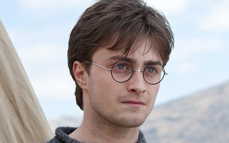 Daniel Radcliffe Made A Fan Faint By Brushing Her Arm Accidentally