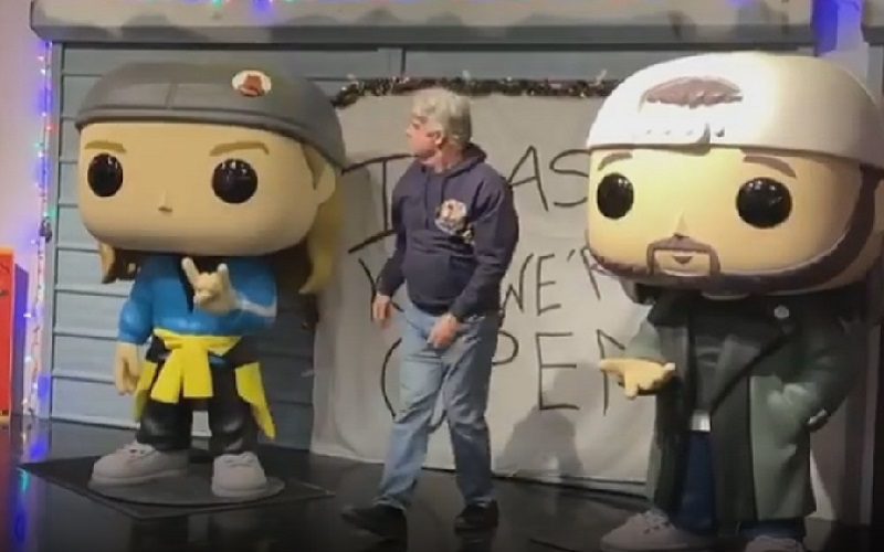 Kevin Smith Shows Off New Life-Size Jay & Silent Bob Funko Pops