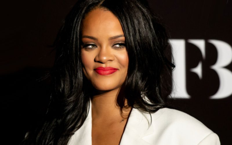 Rihanna Denies Pregnancy Rumors