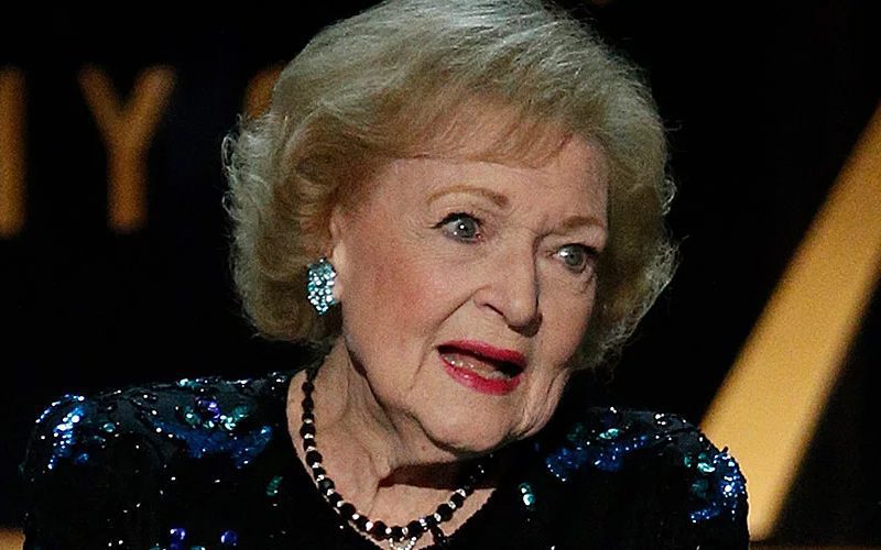 Betty White Tribute Mural Lets Fans Donate To Dog Rescue