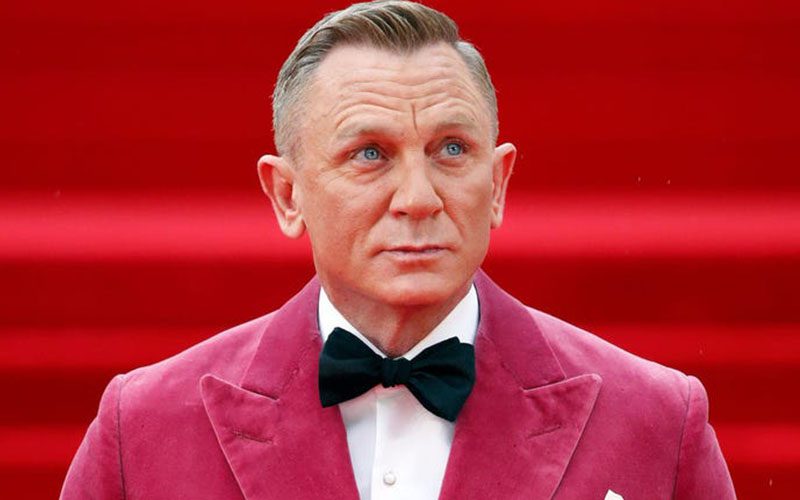 Queen Gives Daniel Craig Same Status As James Bond