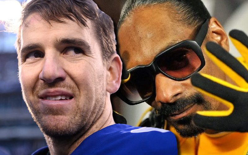 Eli Manning Receives Blinged Out Death Row Chain From Snoop Dogg
