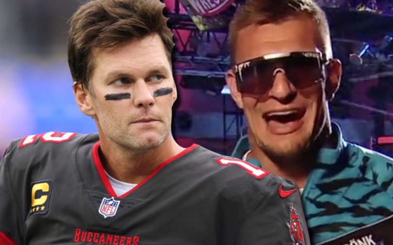 Tom Brady Didn’t Get Dinner Invite From Rob Gronkowski After Getting $1 Million Bonus
