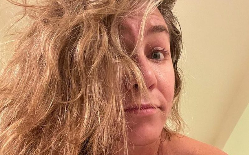 Jennifer Aniston Shows Off Humidity Hair While Only Wearing A Towel