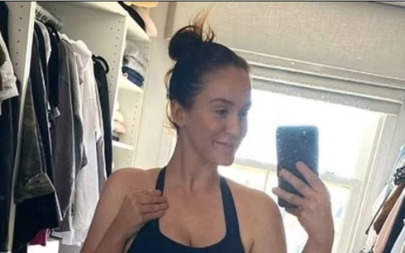 Vicky Pattison Shows Off In Skimpy Black Bikini Mirror Selfie