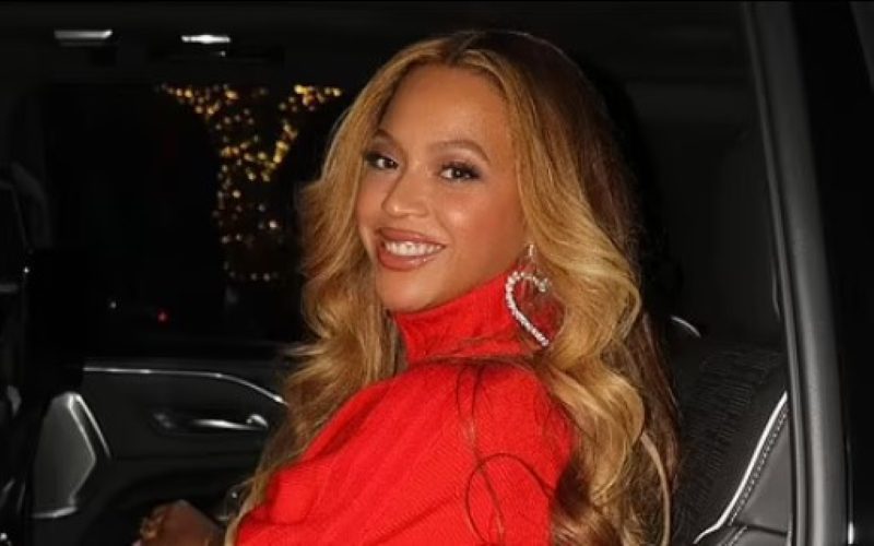 Beyonce Is Pure Glam In Skin-Tight Pink Pleather Pants