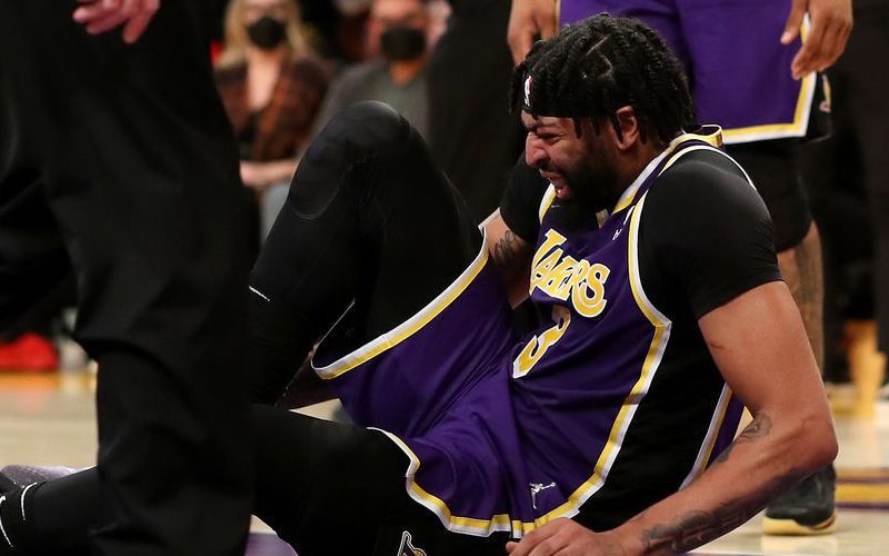 NBA Fans React To Anthony Davis’ Scary Ankle Injury
