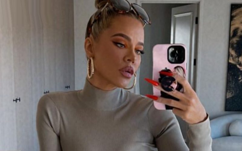 Khloe Kardashian Busted Photoshopping Her Mirror Selfies Again