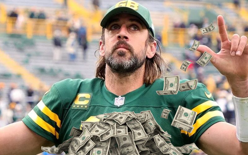 Aaron Rodgers Signs Monster Deal To Stay With Green Bay Packers