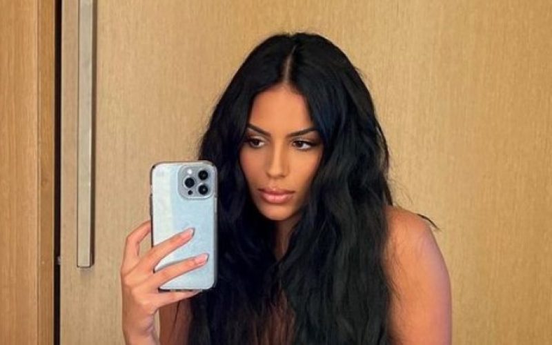 Kim Kardashian Clone Chaney Jones Bares All In New Selfie