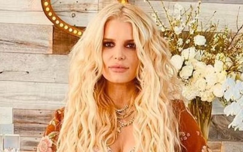 Jessica Simpson Sells 16k Dresses While Showing Off Her Toned Physique