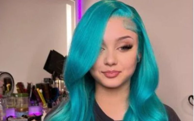Travis Barker’s Daughter Alabama Flaunts New Turquoise Colored Hair