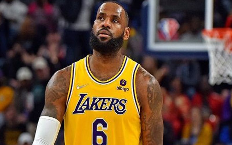LeBron James Frustrated As Lakers Fall To 10 Games Below .500
