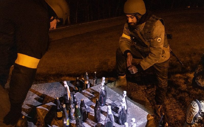 Ukrainian Troops Pass The Time By Playing Checkers With Molotov Cocktails