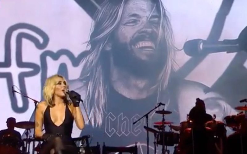 Miley Cyrus In Tears While Paying Tribute To Taylor Hawkins