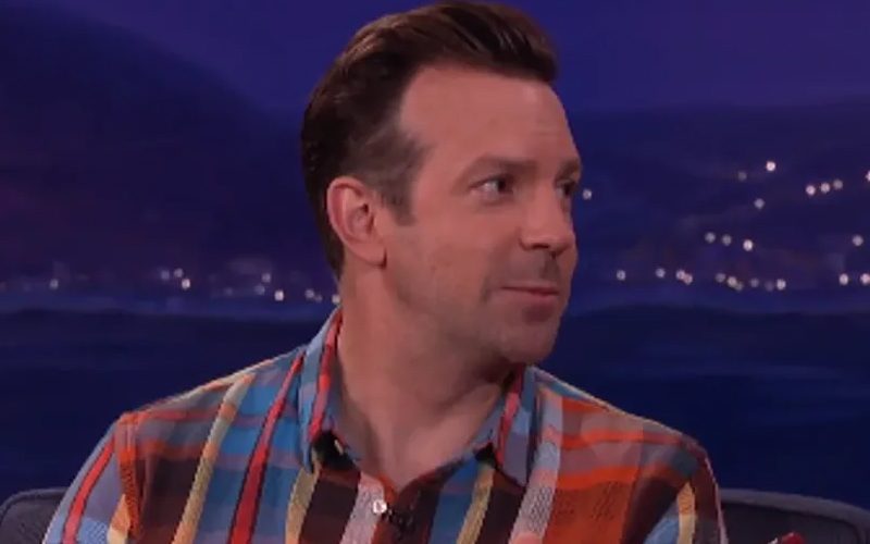 Jason Sudeikis Called A ‘Scumbag’ After Public Display Serving Custody Papers To Olivia Wilde