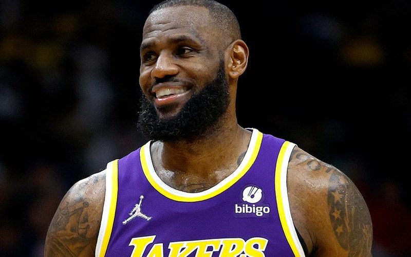 LeBron James Signs Contract Extension With L.A. Lakers
