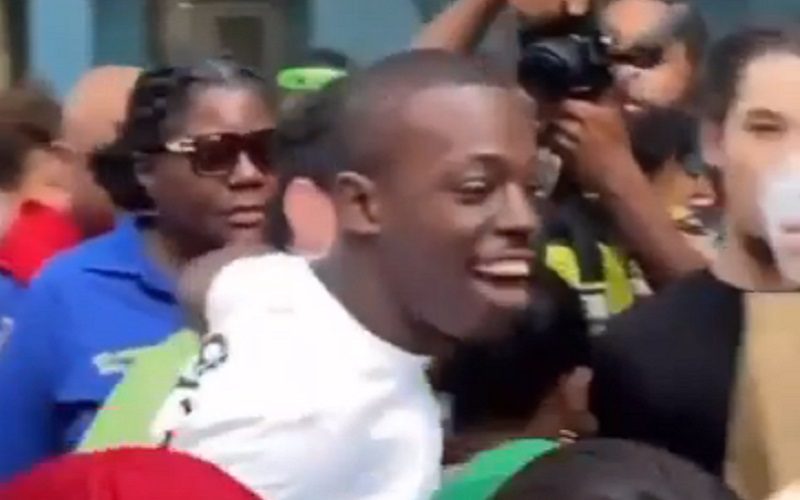 Bobby Shmurda Gets Swarmed By Fans While Walking Down The Street