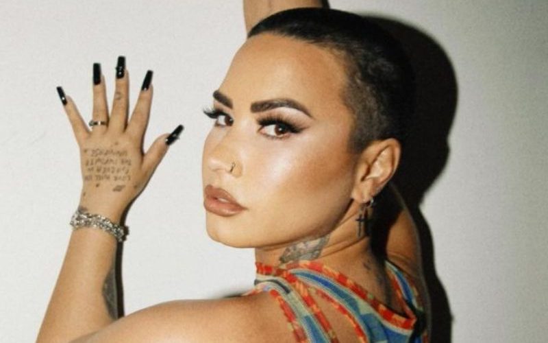Demi Lovato Shows Off After Getting New Tattoo