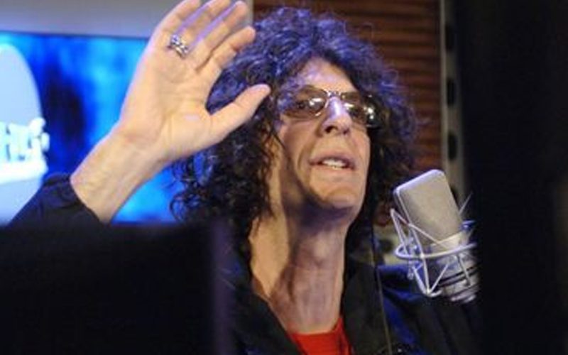 Howard Stern Calls Out Hypocrisy For Treating Will Smith & Dave Chappelle’s Attacker Differently